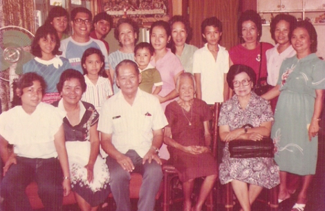 Lola Coroy (seated for from left) with nephews, nieces, grandnephews and grandnieces.